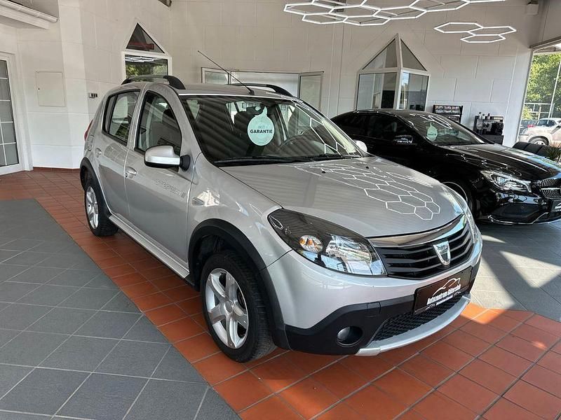 Gebraucht Dacia Sandero Stepway 84 PS (61 kW) 2012 Grau Kleinwagen