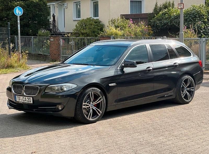 Gebraucht BMW 520 184 PS (135 kW) 2013 Grau Kombi