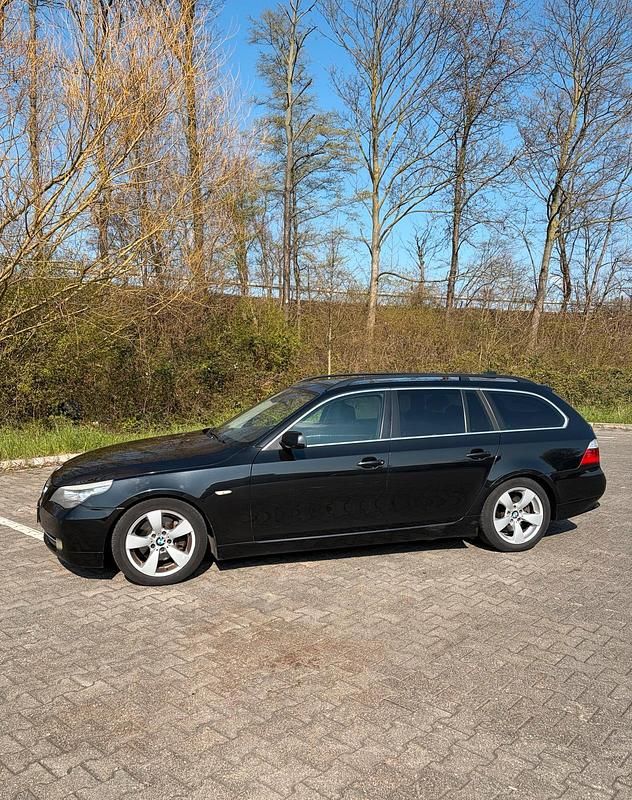 Gebraucht BMW 525 197 PS (144 kW) 2008 Schwarz Kombi