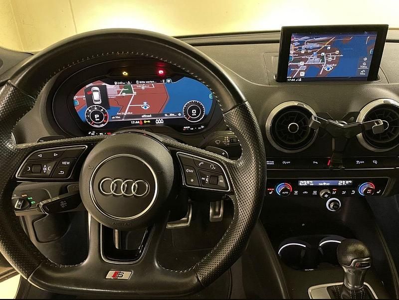 Grau Gebraucht 2017 Audi A3 Sportback Design Kleinwagen | 17.000 € - Bild 1/2