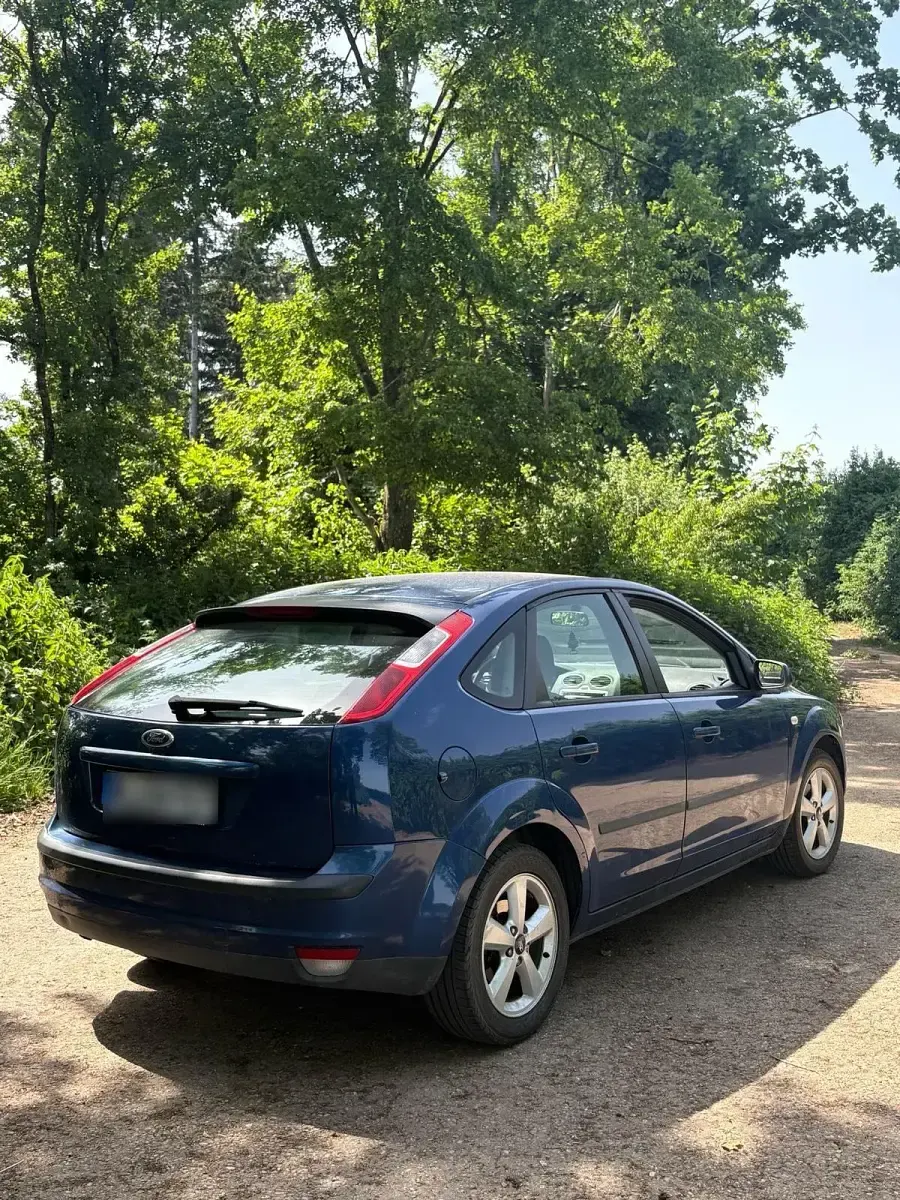 Gebraucht Ford Focus 101 PS (74 kW) 2007 Blau Kleinwagen