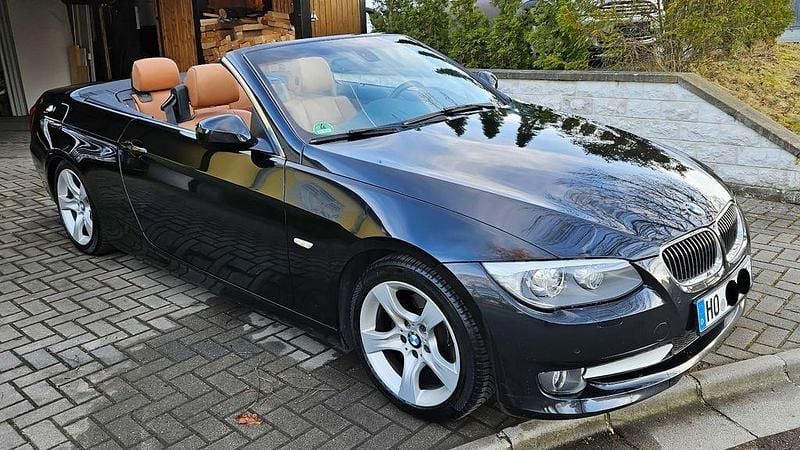 Gebraucht BMW 318 Cabriolet 143 PS (105 kW) 2012 Schwarz Cabrio