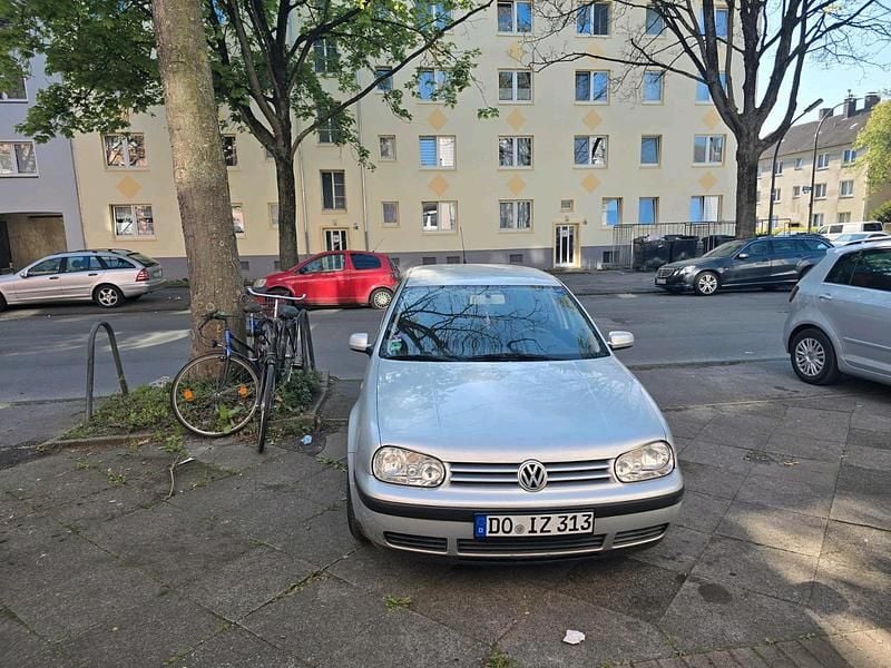 Silber Gebraucht 2001 VW Golf IV Kleinwagen | 1.600 € (Guter Preis) - Bild 1/4