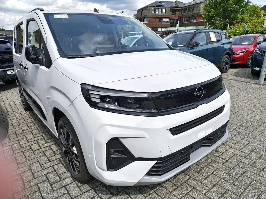 Neu Opel Combo-e Life 100 kW (136 PS) 2026 Weiss Van / Kleinbus