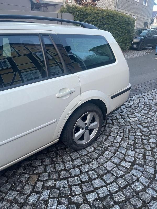 Gebraucht Ford Mondeo Trend 131 PS (96 kW) 2003 Weiß Kombi