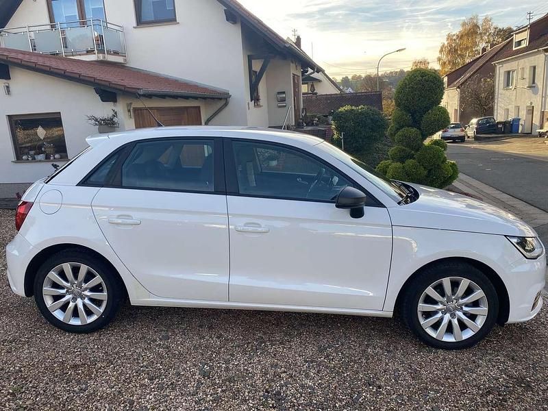 Gebraucht Audi A1 Basis 95 PS (69 kW) 2018 Weiß Kleinwagen