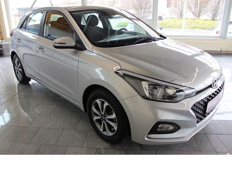 Gebraucht Hyundai i20 84 PS (61 kW) 2019 Silber Kleinwagen