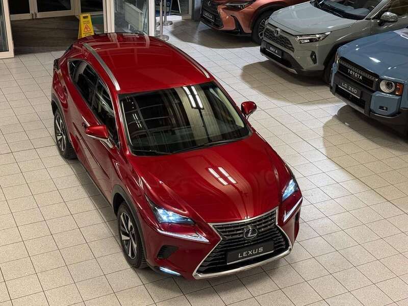 Florentinerrot mica 3r1 Gebraucht 2018 Lexus NX300h Luxury Line SUV | 22.495 € - Bild 1/4