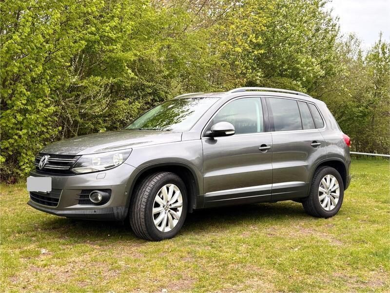 Grau Gebraucht 2012 VW Tiguan Sportline SUV | 11.600 € (Fairer Preis) - Bild 1/4