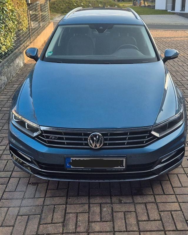 Gebraucht VW Passat Highline 190 PS (139 kW) 2017 Blau Kombi