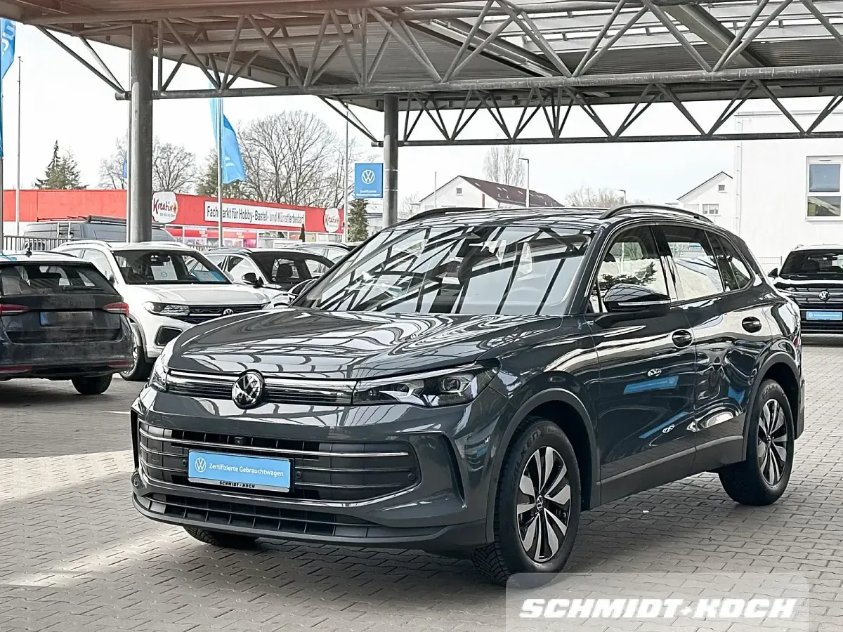 Gebraucht VW Tiguan Goal 131 PS (96 kW) 2024 Delfingrau (grau) SUV