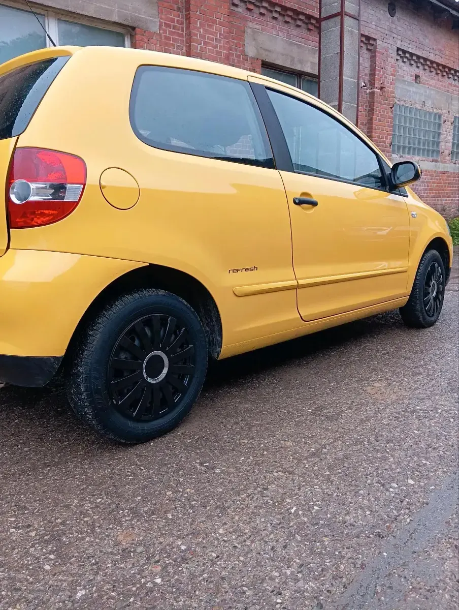 Gebraucht VW Fox 54 PS (39 kW) 2010 Gelb Kleinwagen
