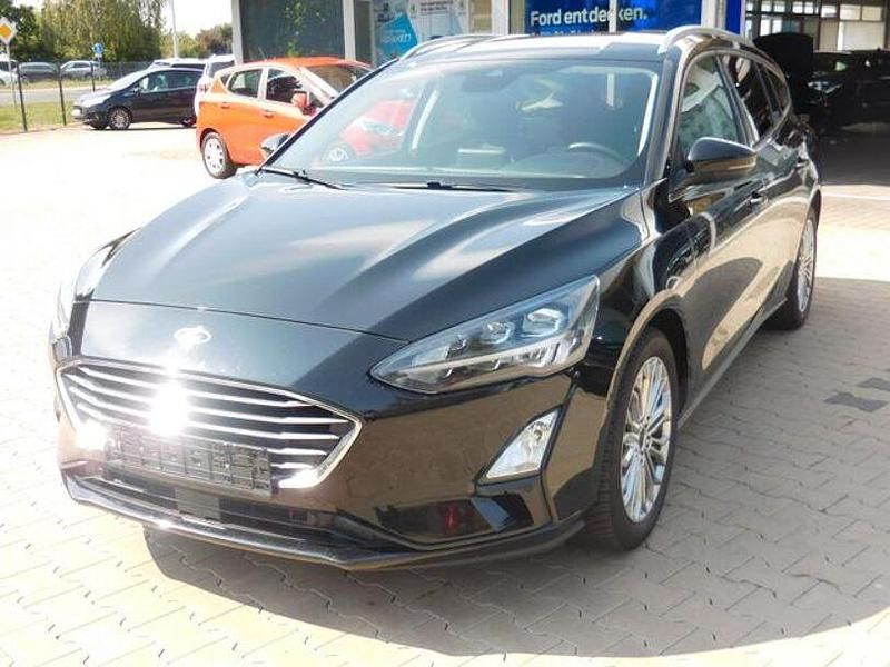 Schwarz Gebraucht 2021 Ford Focus Titanium Limousine | 19.895 € (Teuer) - Bild 1/4