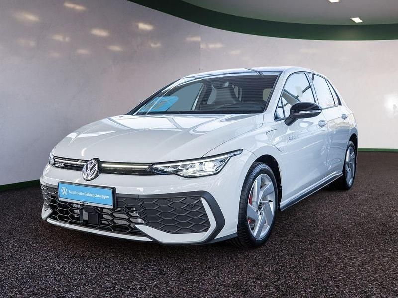 Gebraucht VW Golf VIII GTE 177 PS (130 kW) 2025 Weiss / pure white Limousine