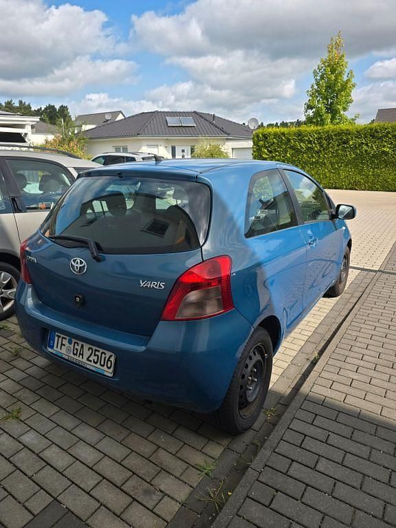 Gebraucht Toyota Yaris 69 PS (50 kW) 2008 Blau Limousine