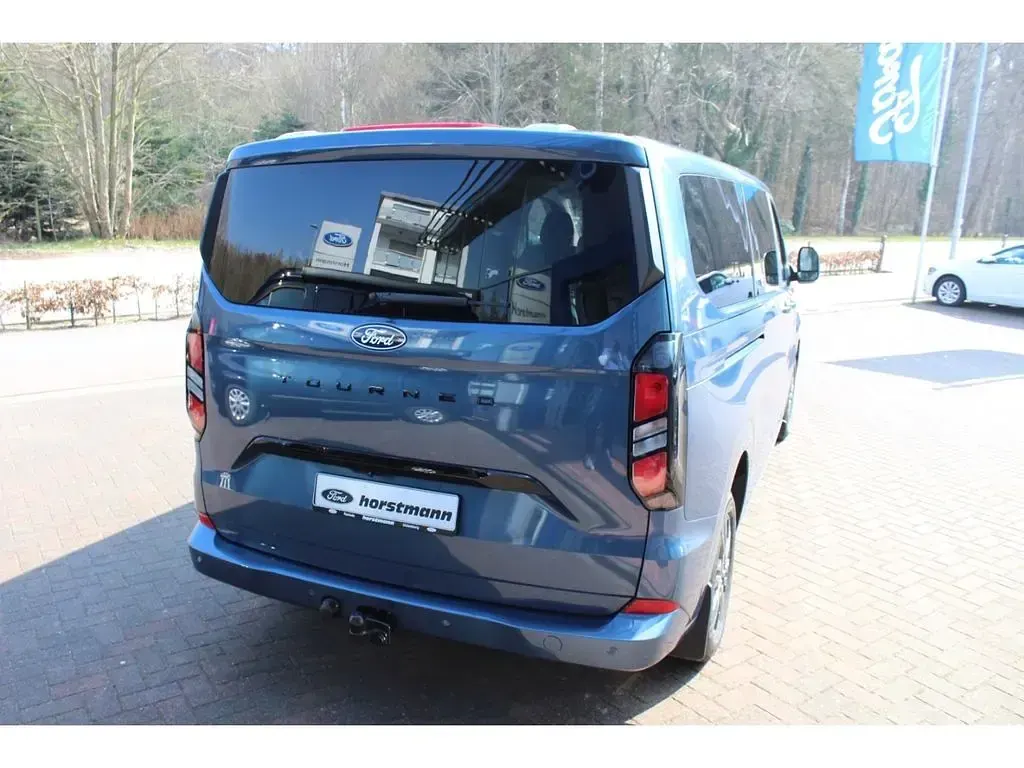 Neu Ford Tourneo Titanium 170 PS (125 kW) 2026 Chromablau metallic Van / Kleinbus