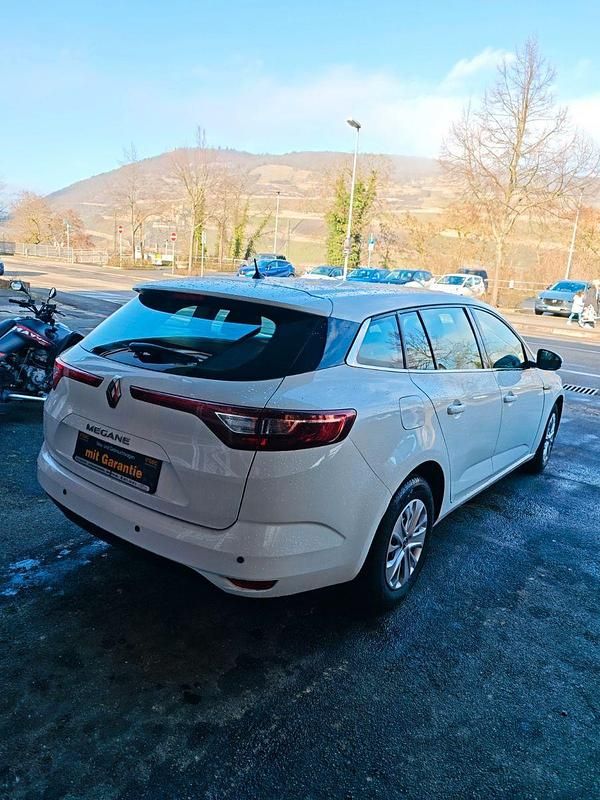 Gebraucht Renault Mégane GrandTour Life 101 PS (74 kW) 2017 Weiß Kombi