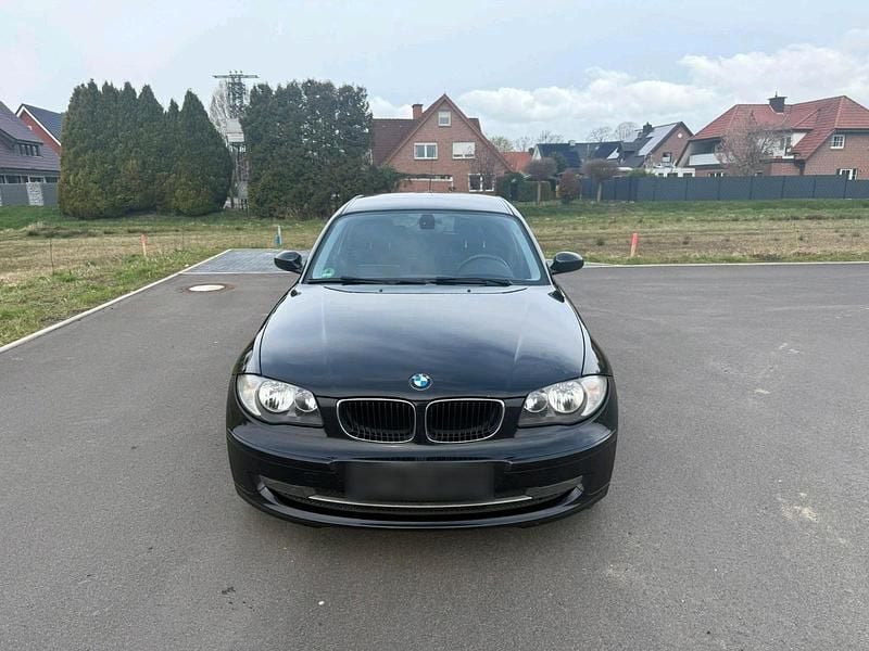 Gebraucht BMW 120 177 PS (130 kW) 2010 Schwarz Kleinwagen