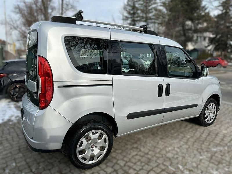 Gebraucht Fiat Doblò 120 PS (88 kW) 2019 Silber Van / Kleinbus