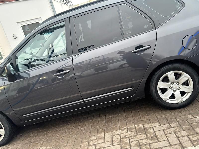 Gebraucht Kia Carens 144 PS (105 kW) 2008 Schwarz Van / Kleinbus