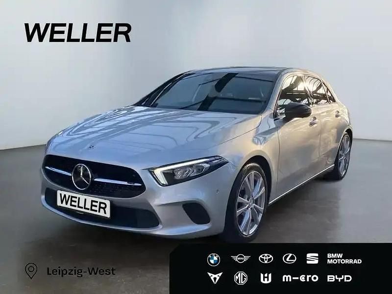 Silber Gebraucht 2022 Mercedes A200 Progressive Limousine | 27.690 € (Etwas zu teuer) - Bild 1/3