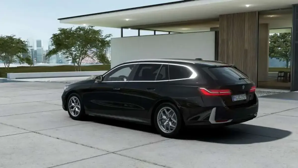 Neu BMW 540 303 PS (222 kW) 2026 Schwarz Kombi