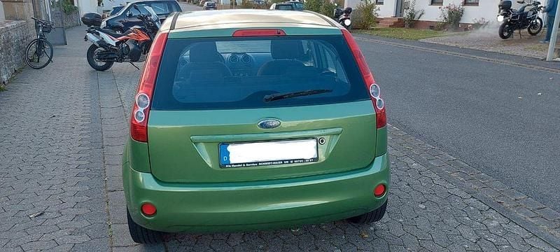 Gebraucht Ford Fiesta 80 PS (58 kW) 2008 Grün Kleinwagen