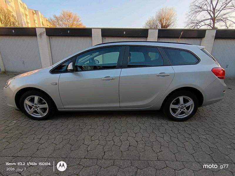 Gebraucht Opel Astra Sport 110 PS (80 kW) 2011 Silber Kombi