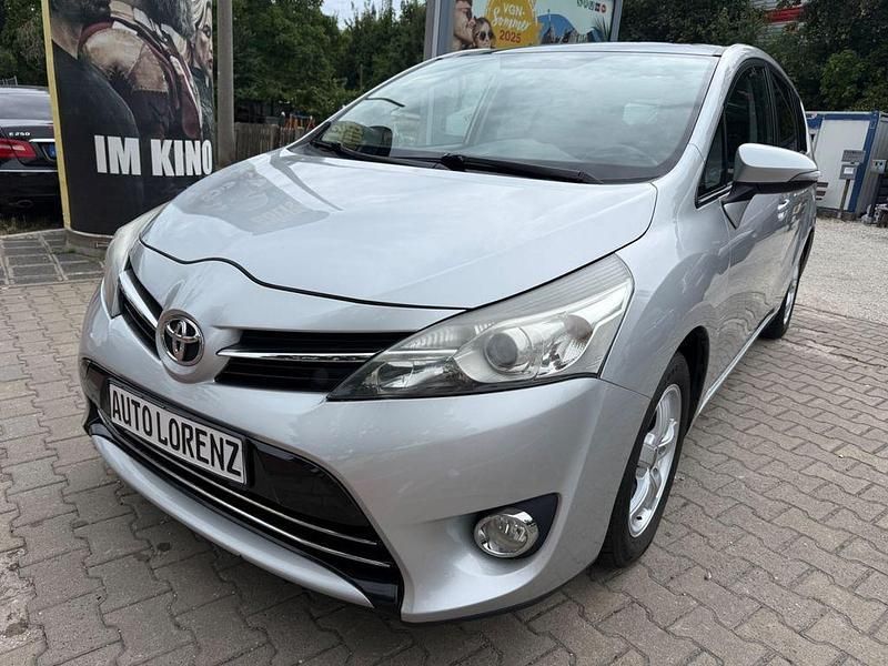 Silber Gebraucht 2015 Toyota Verso Skyview Edition Van / Kleinbus | 9.500 € (Fairer Preis) - Bild 1/4