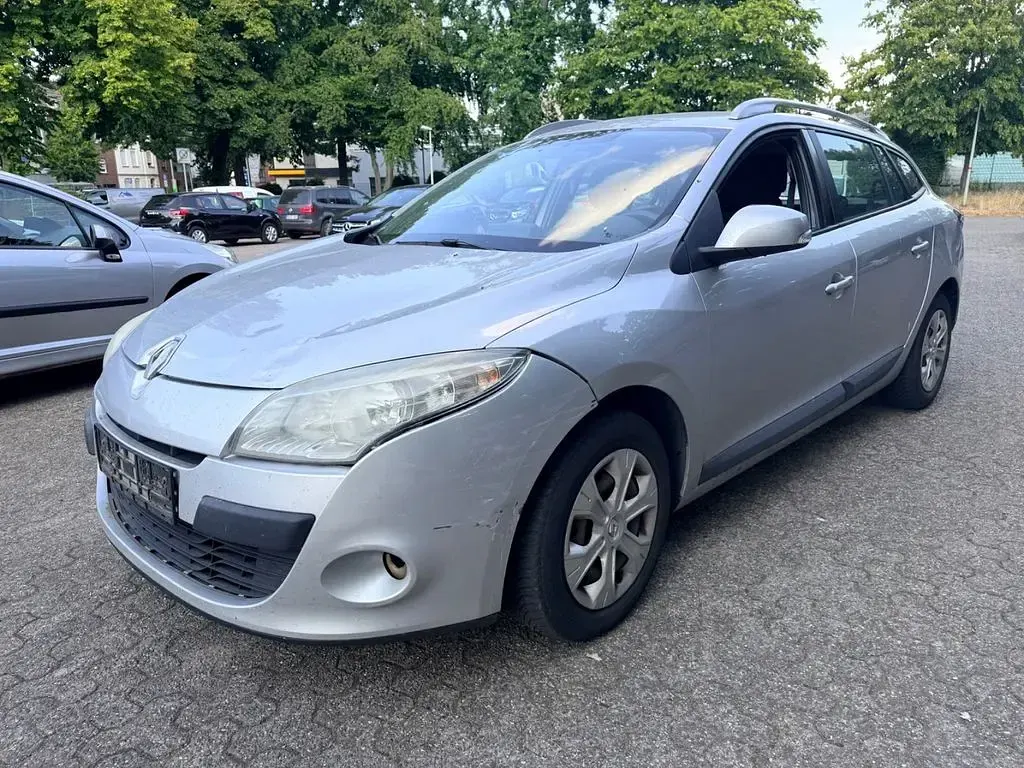 Gebraucht Renault Mégane Expression 106 PS (77 kW) 2012 Silber Limousine