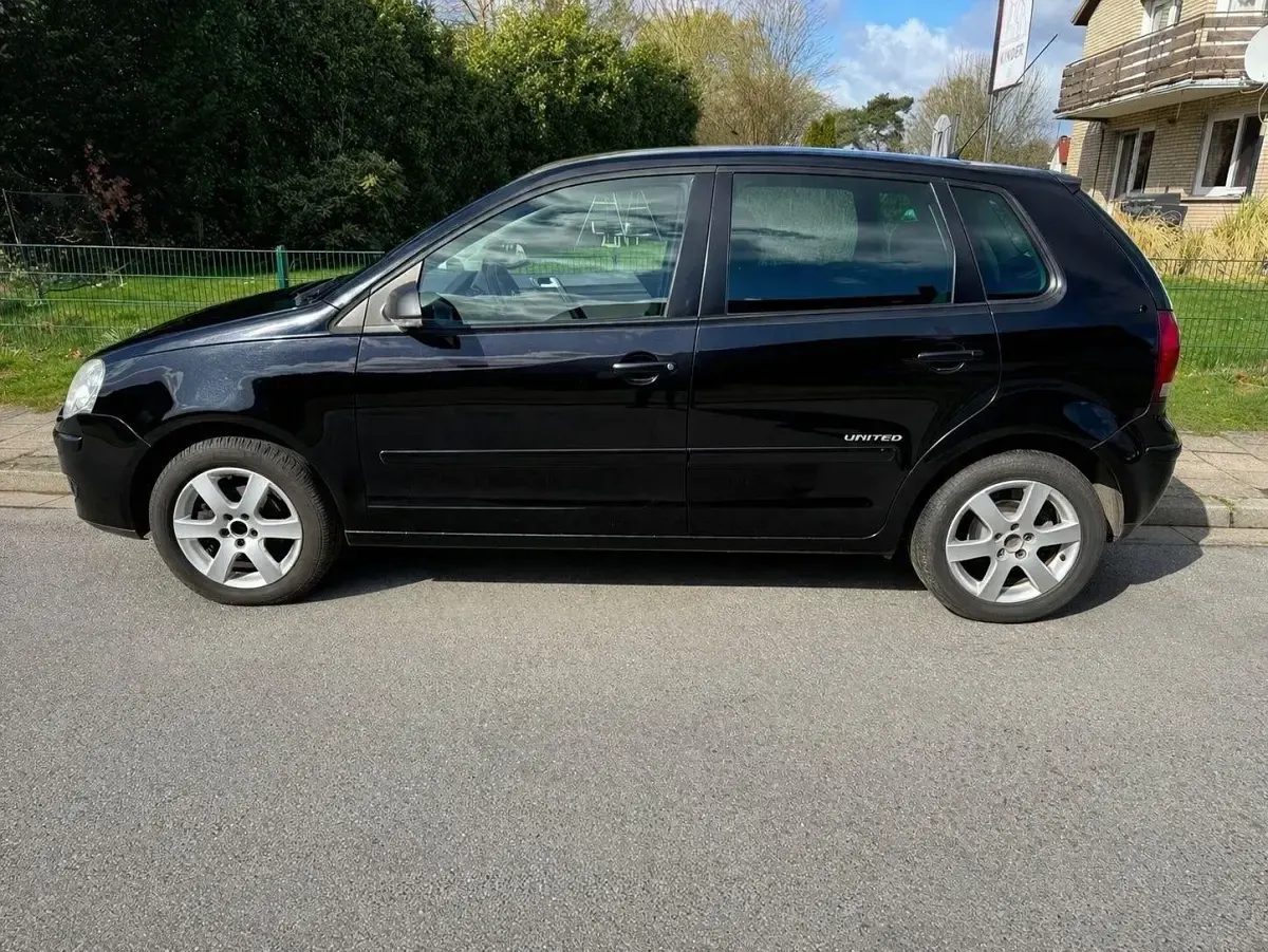 Gebraucht VW Polo 75 PS (55 kW) 2008 Schwarz Kleinwagen