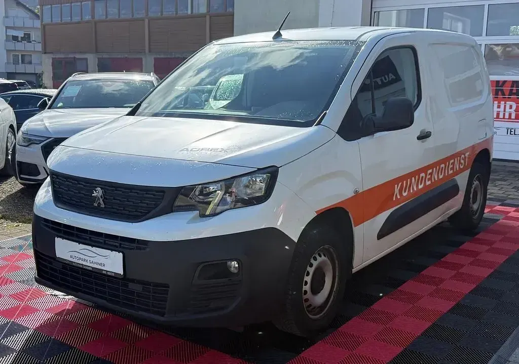 Gebraucht Peugeot Partner Premium 99 PS (72 kW) 2019 Weiß Van / Kleinbus