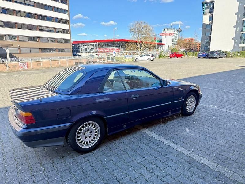 Gebraucht BMW 320 Cabriolet Performance 150 PS (110 kW) 1996 Blau Cabrio