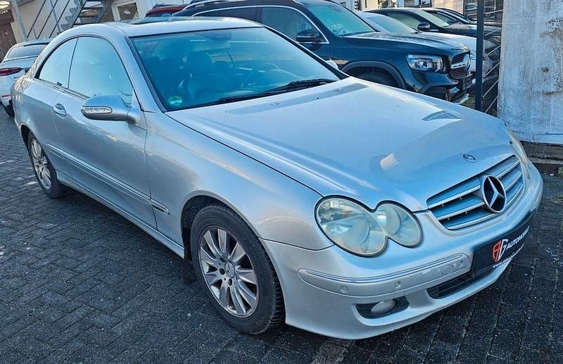 Silber Gebraucht 2005 Mercedes CLK220 Coupé | 3.299 € (Superpreis) - Bild 1/4