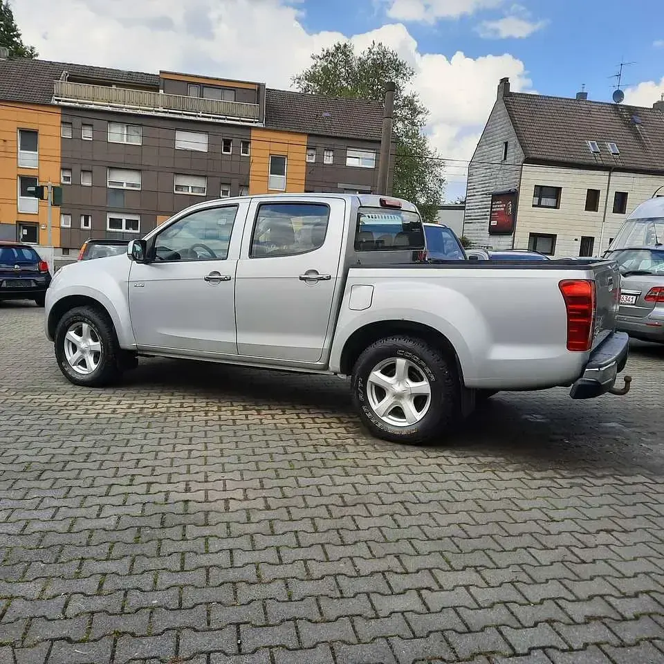 Second-hand Isuzu D-Max 163 CP (119 kW) 2015 Argintiu SUV