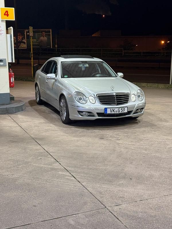 Silber Gebraucht 2007 Mercedes E320 Sport Limousine | 6.500 € (Fairer Preis) - Bild 1/4