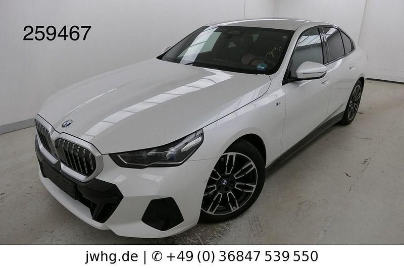 Weiß Gebraucht 2025 BMW 520 M Sport Limousine | 50.950 € (Fairer Preis) - Bild 1/4