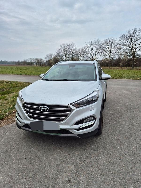 Gebraucht Hyundai Tucson Style 177 PS (130 kW) 2015 Silber SUV