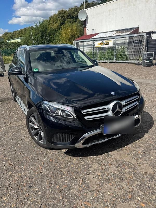 Schwarz Gebraucht 2017 Mercedes GLC250 SUV | 20.000 € (Superpreis) - Bild 1/4