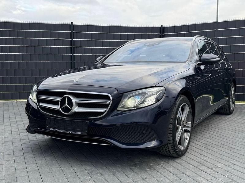 Gebraucht Mercedes E400 333 PS (244 kW) 2017 Blau Limousine