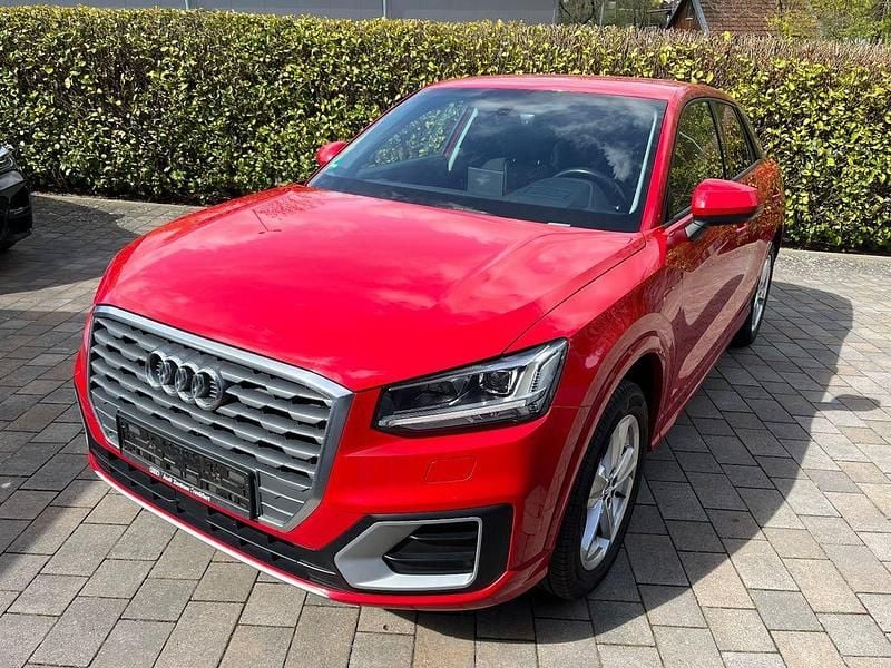 Gebraucht Audi Q2 Sport 150 PS (110 kW) 2016 Rot SUV