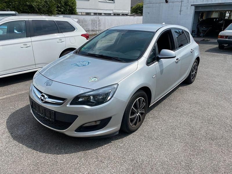 Silber Gebraucht 2013 Opel Astra Edition Limousine | 3.300 € (Guter Preis) - Bild 1/4