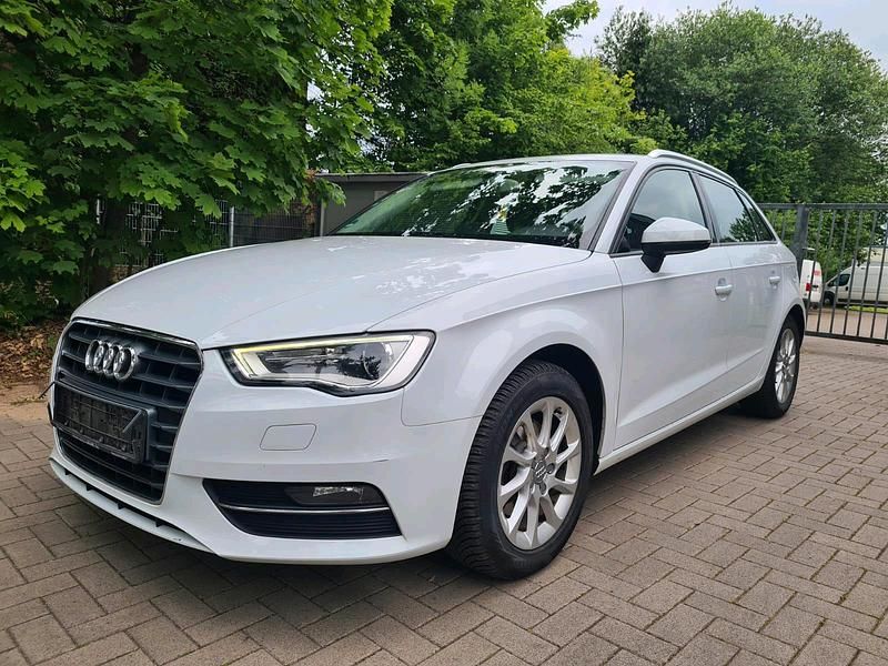 Weiß Gebraucht 2014 Audi A3 Sportback Limousine | 7.800 € (Fairer Preis) - Bild 1/4