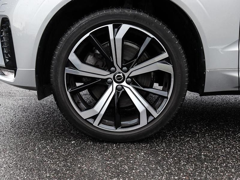 Gebraucht Volvo XC60 Plus 197 PS (144 kW) 2023 Silver dawn / metallic SUV