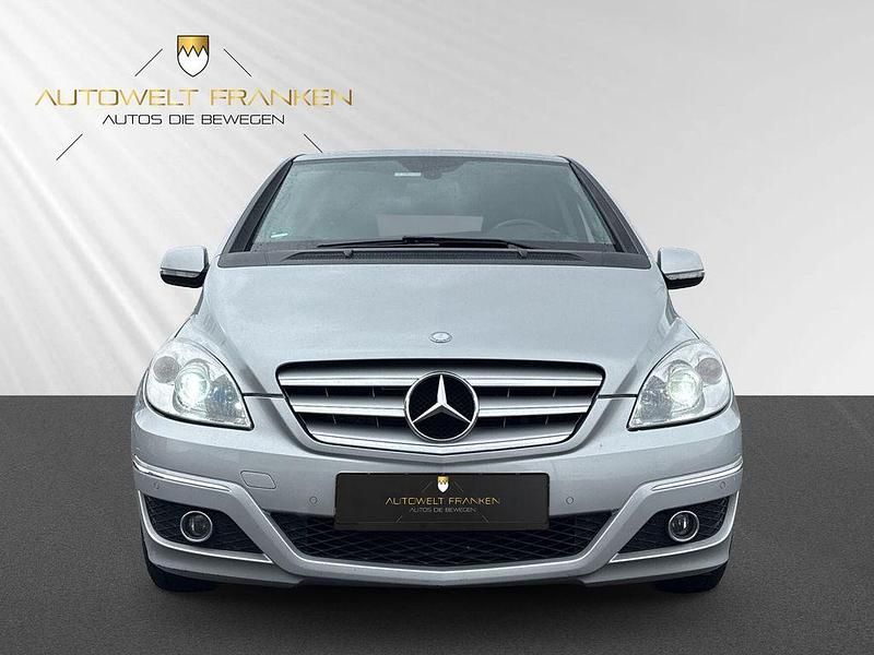 Gebraucht Mercedes B200 140 PS (102 kW) 2009 Silber Van / Kleinbus