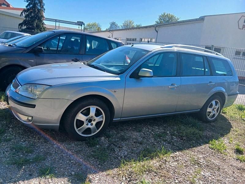 Usado Ford Mondeo 130 CV (95 kW) 2004 Plateado Familiar