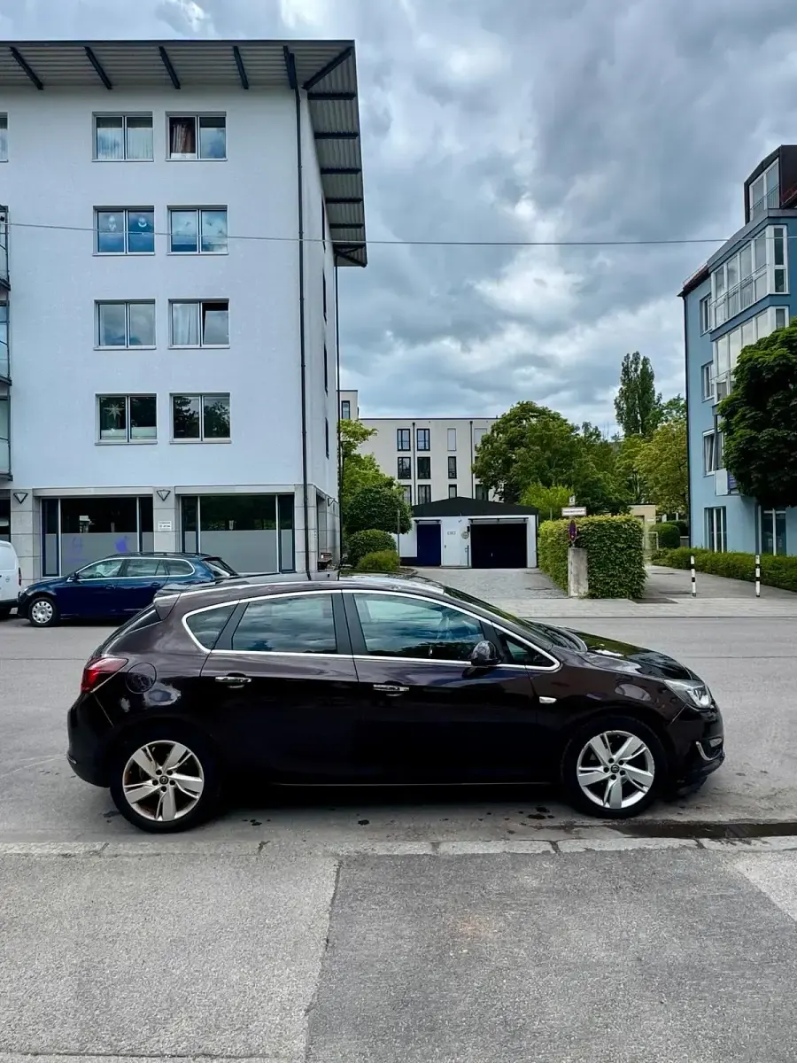 Occasion Opel Astra 140 ch (102 kW) 2013 Marron Berline