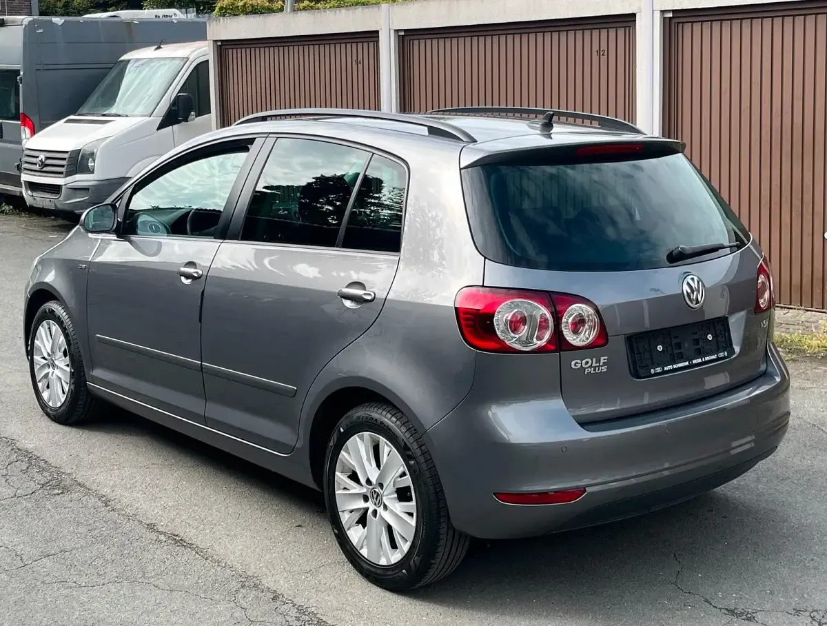 Gebraucht VW Golf VII Life 86 PS (63 kW) 2013 United grey metallic Kleinwagen