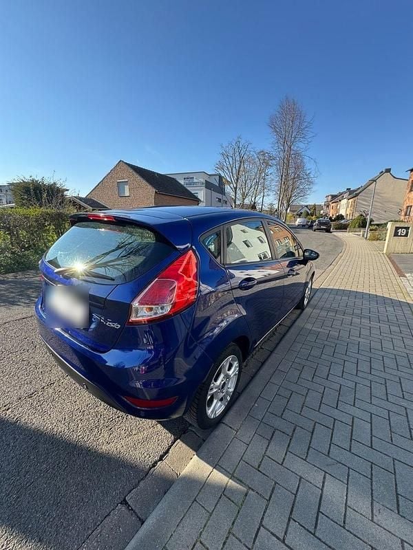 Gebraucht Ford Fiesta Titanium 82 PS (60 kW) 2016 Blau Kleinwagen