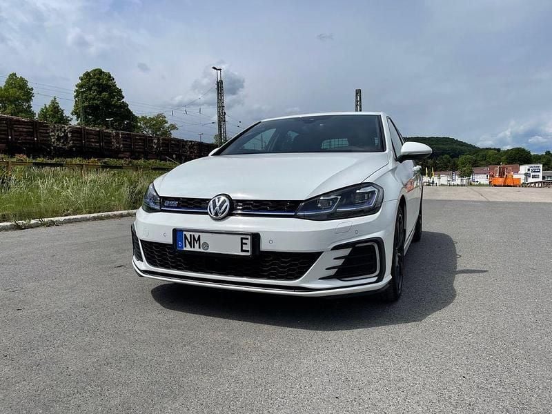 Gebraucht VW Golf VII GTE 204 PS (150 kW) 2017 Weiß Limousine